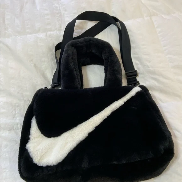 Nike Plush Bag - Picture 2 of 3